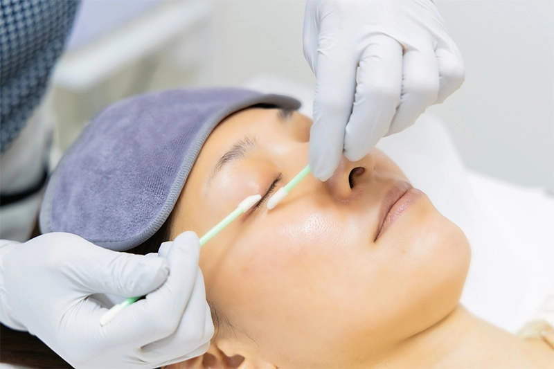 ètendueでのまつ毛パーマの施術